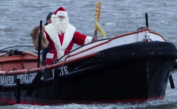 NIKOLAUS an Bord vom Festmacherboot FIETE, 2019