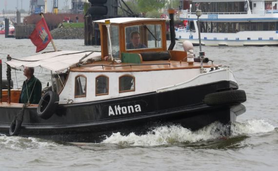 ALTONA in Fahrt, Barkasse
