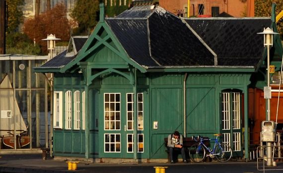 Döns, Historisches Wartehäuschen im Museumshafen