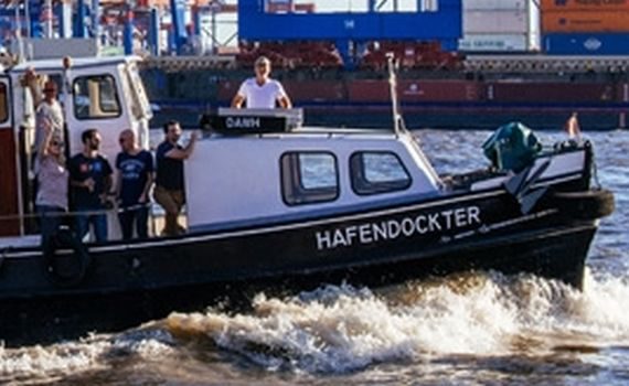HAFENDOCKTER in Fahrt, Barkasse