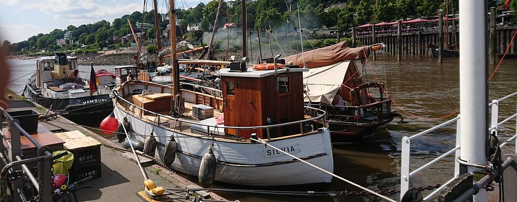 Kutter SILVIA am Ponton im Museumshafen