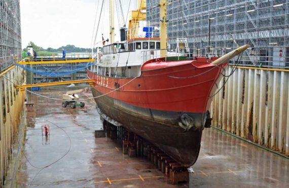 ELBE 3 im Dock der Peters Werft