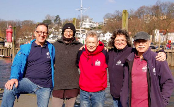 Das Team Hafenlotsen des Museumshafen Oevelgönne (c) Gerhard Greiner
