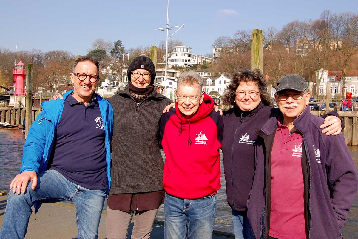 Das Team Hafenlotsen des Museumshafen Oevelgönne (c) Gerhard Greiner