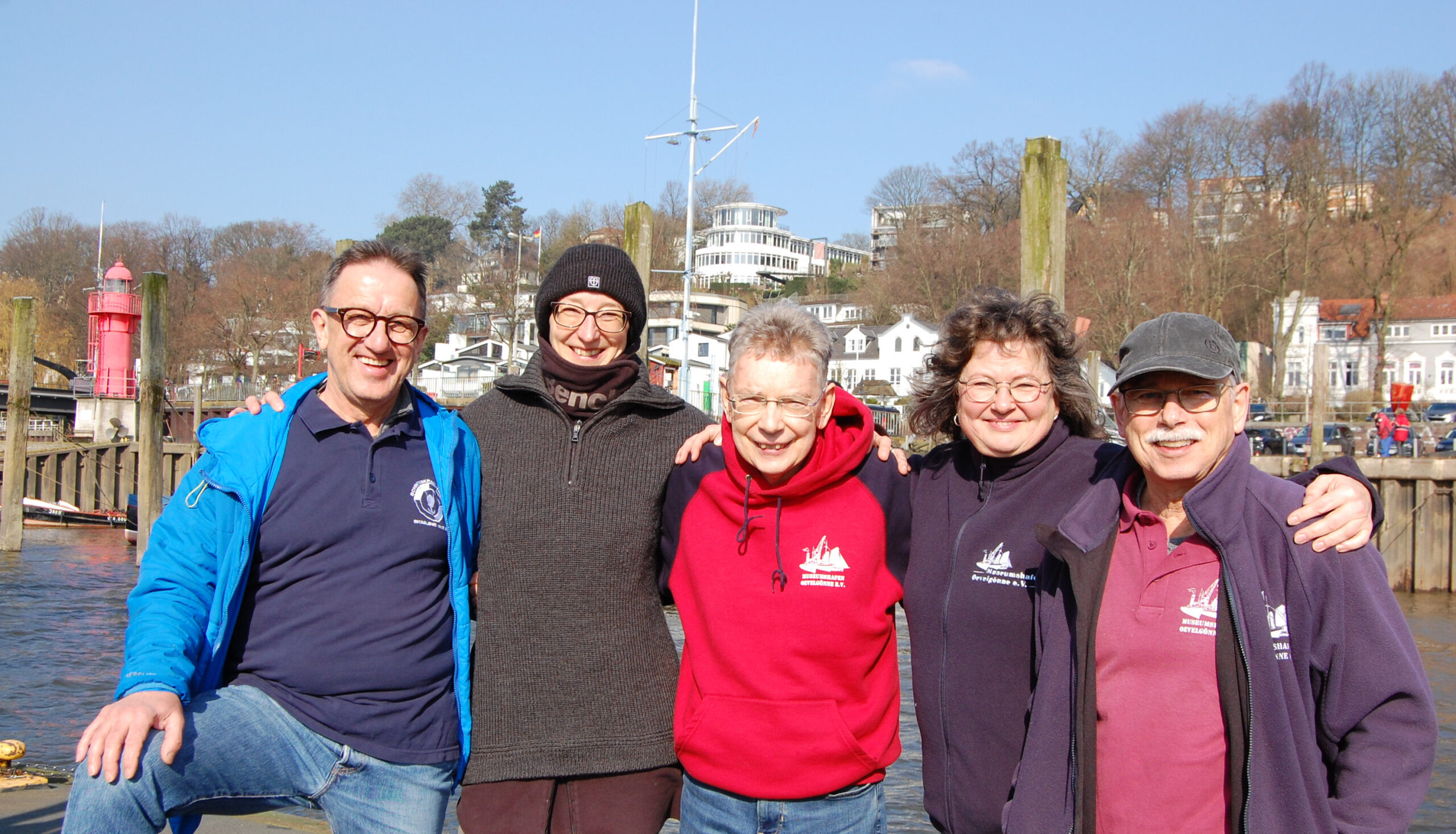 Das Team Hafenlotsen des Museumshafen Oevelgönne (c) Gerhard Greiner