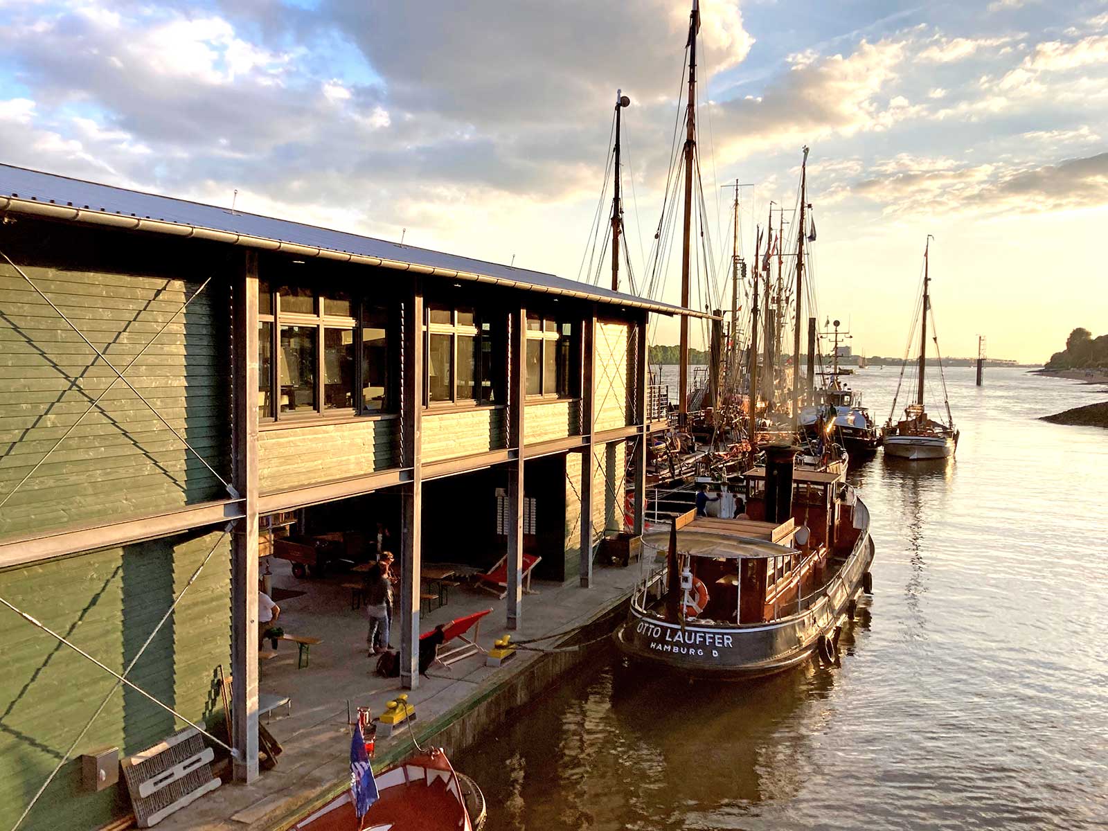Der Lieger - Besucherzentrum und Veranstaltungsraum - Museumshafen Oevelgönne - Hamburg