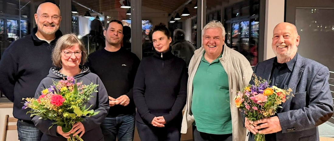 Foto mit den alten und neuen Vorstandsmitgliedern